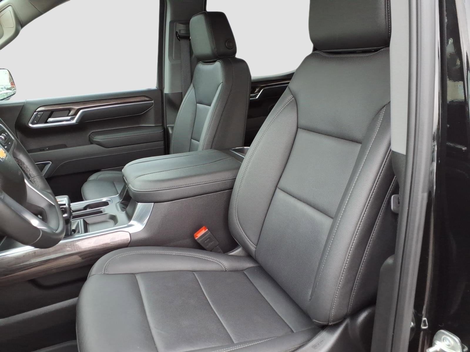 2025 Chevrolet Silverado 1500 LTZ - Photo 19