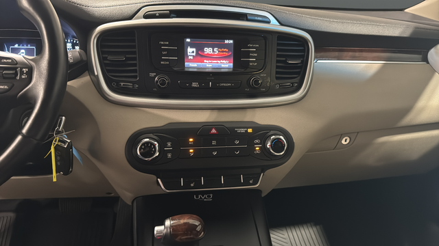 Used 2016 Snow White Pearl Kia LX image 12