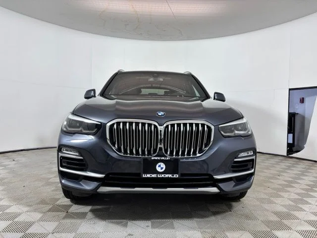 Used 2019 Gray BMW xDrive40i image 2