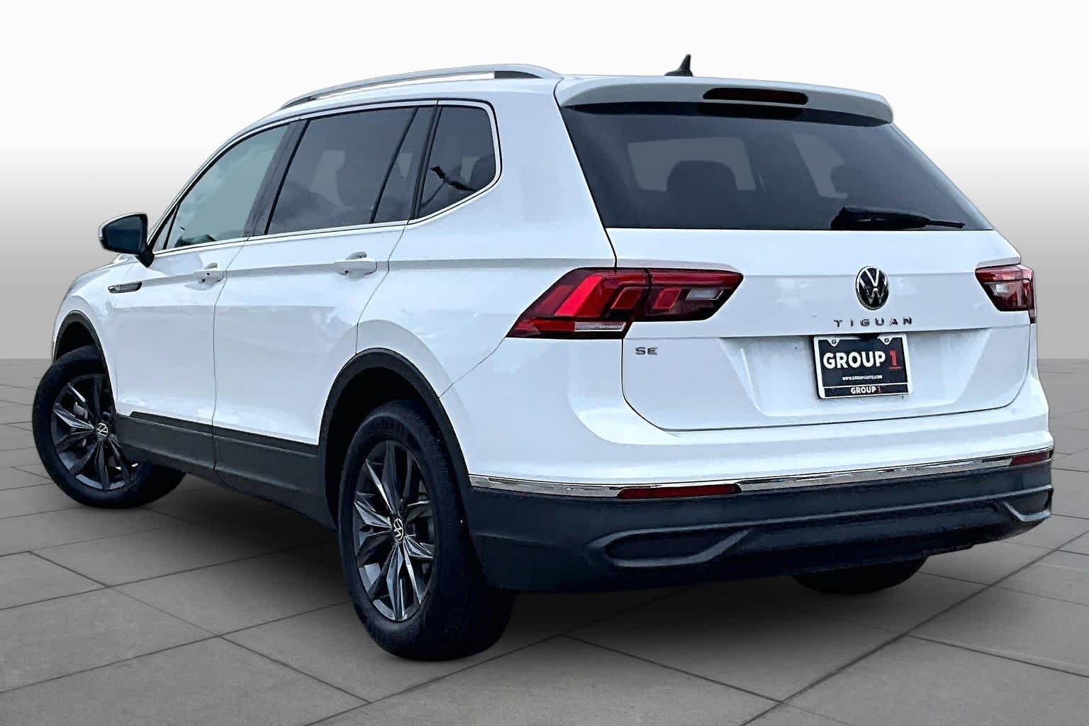 Used 2024 Pure White Volkswagen SE image 10