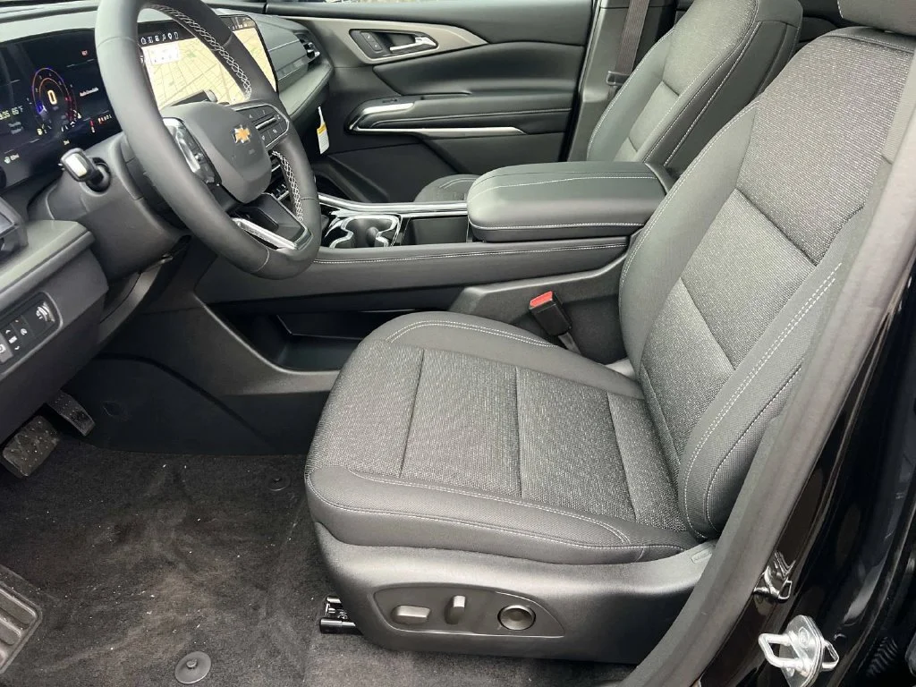 New 2027 Mosaic Black Metallic Chevrolet LT image 15