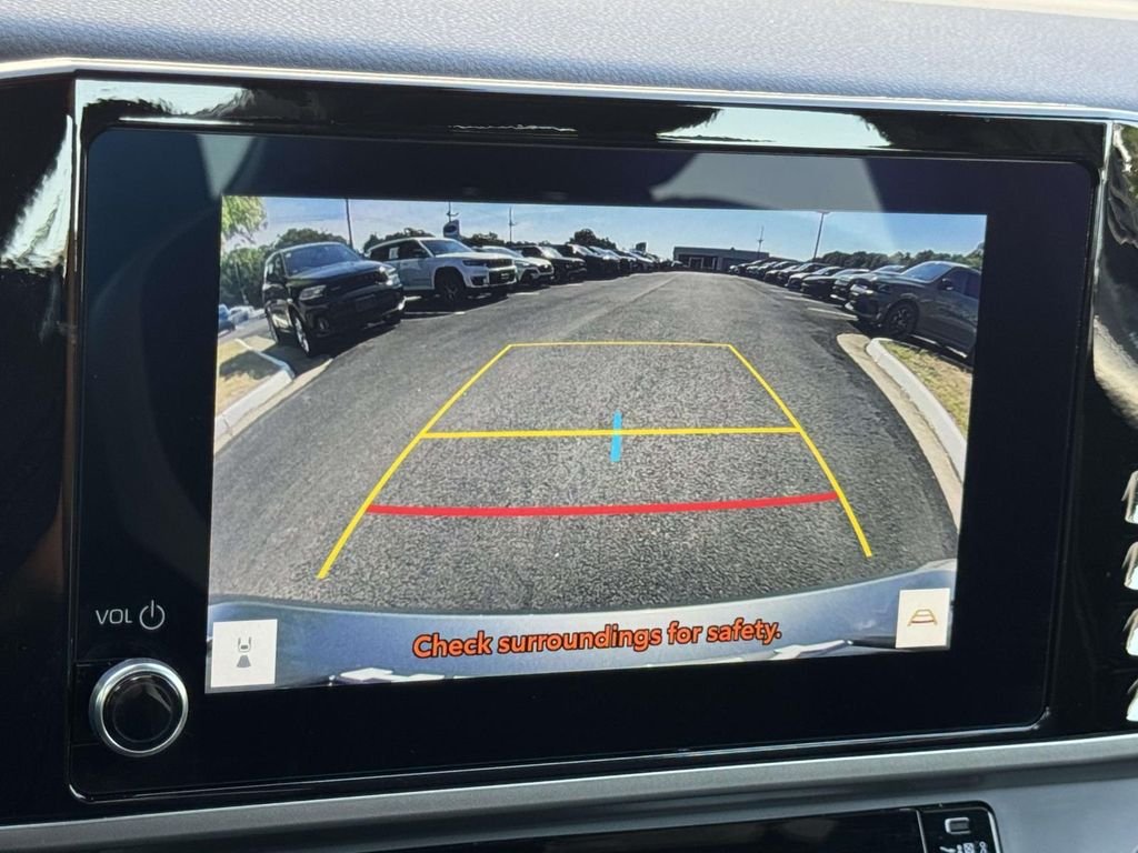 Used 2025  Toyota SE image 4