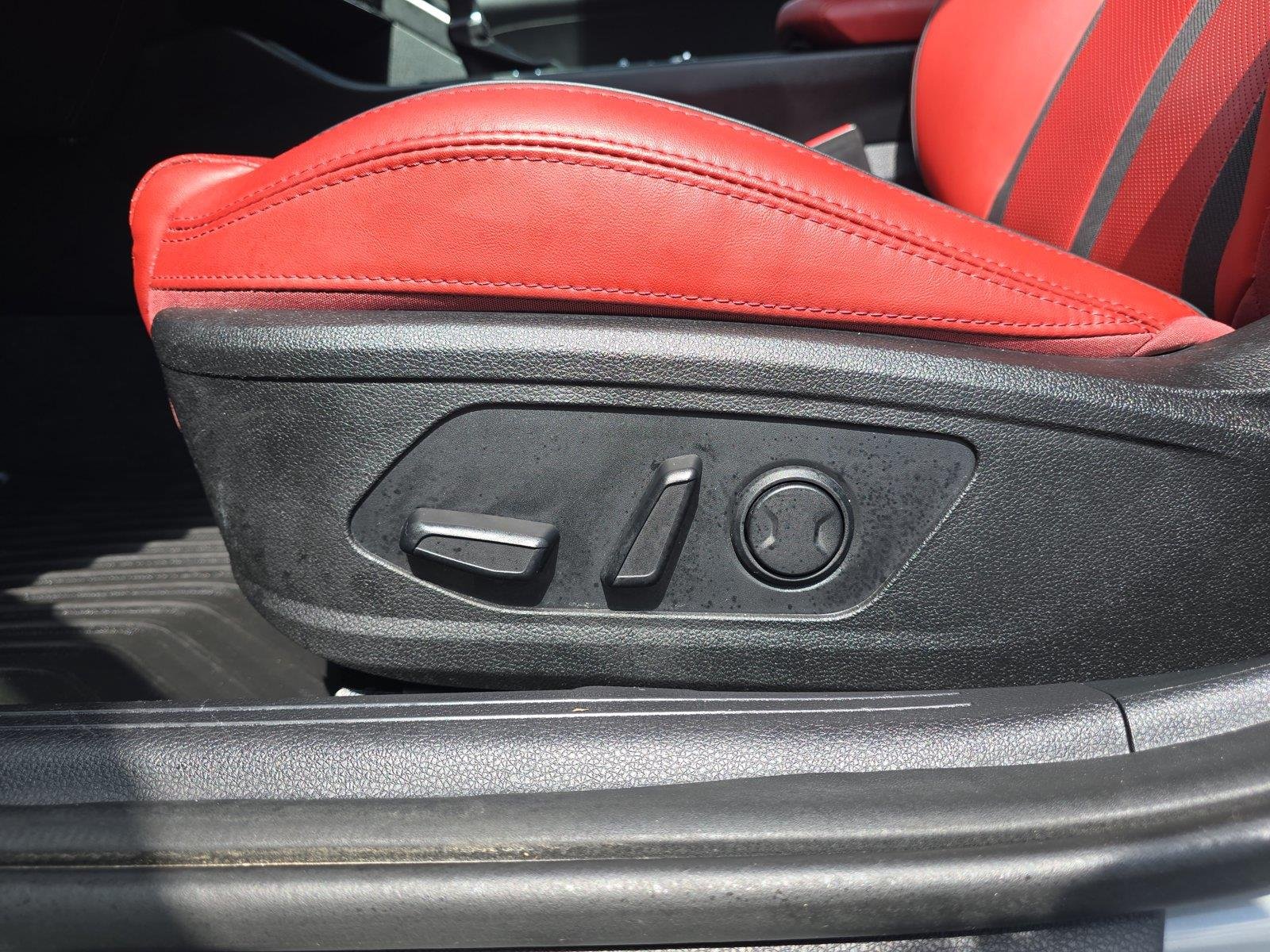 Used 2023 Wolf Gray Kia GT-Line image 23