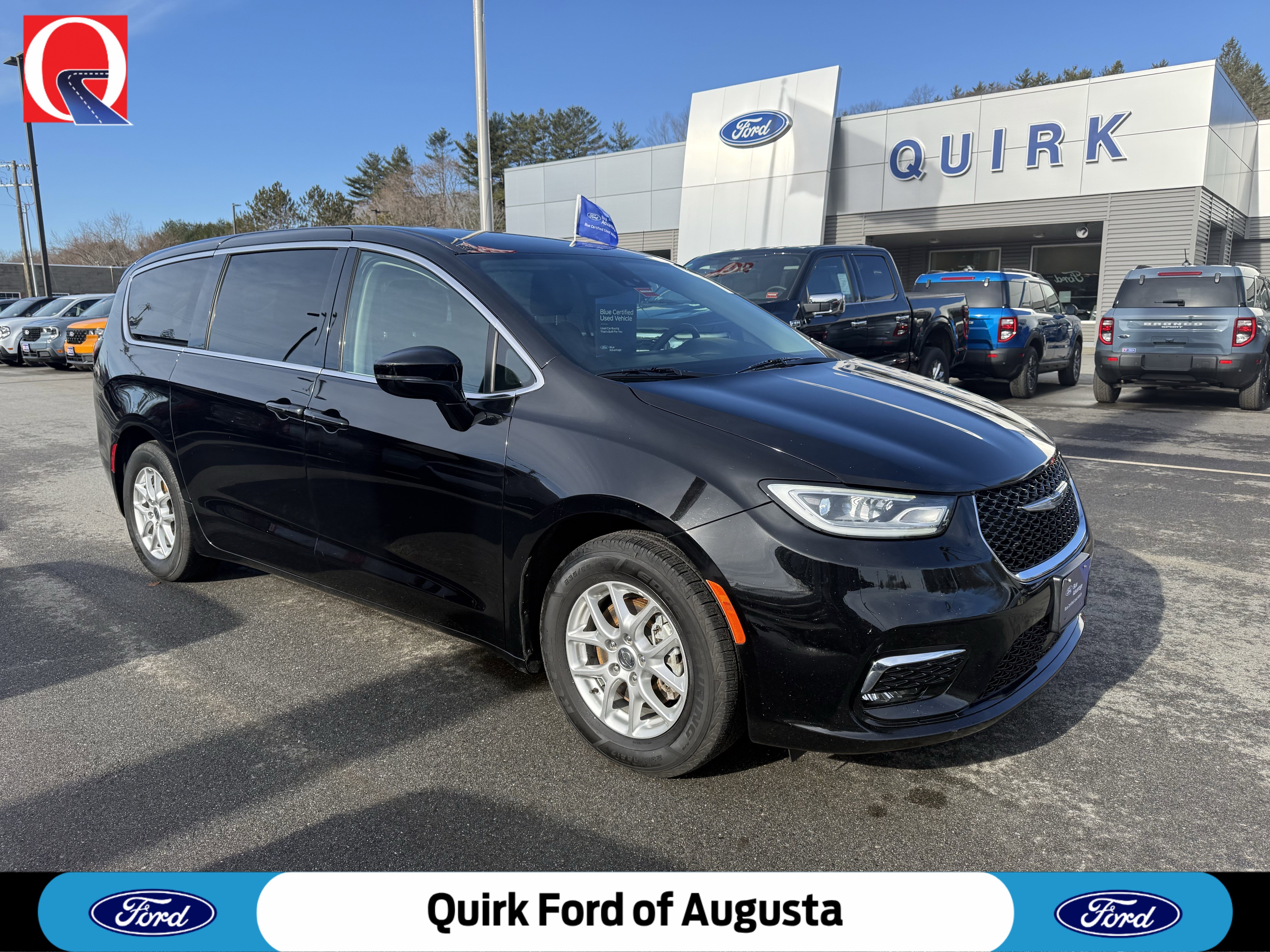 2024 Chrysler Pacifica Touring L's photo