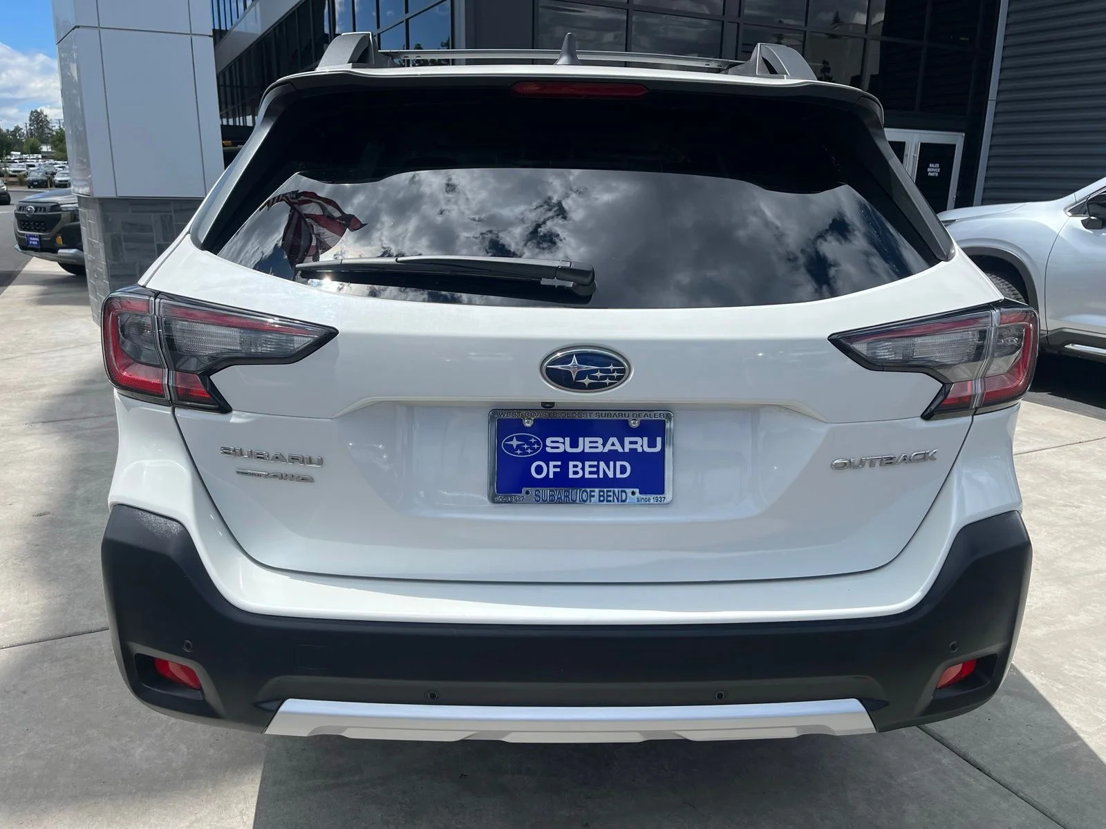 Used 2024 Crystal White Pearl Subaru Limited image 4