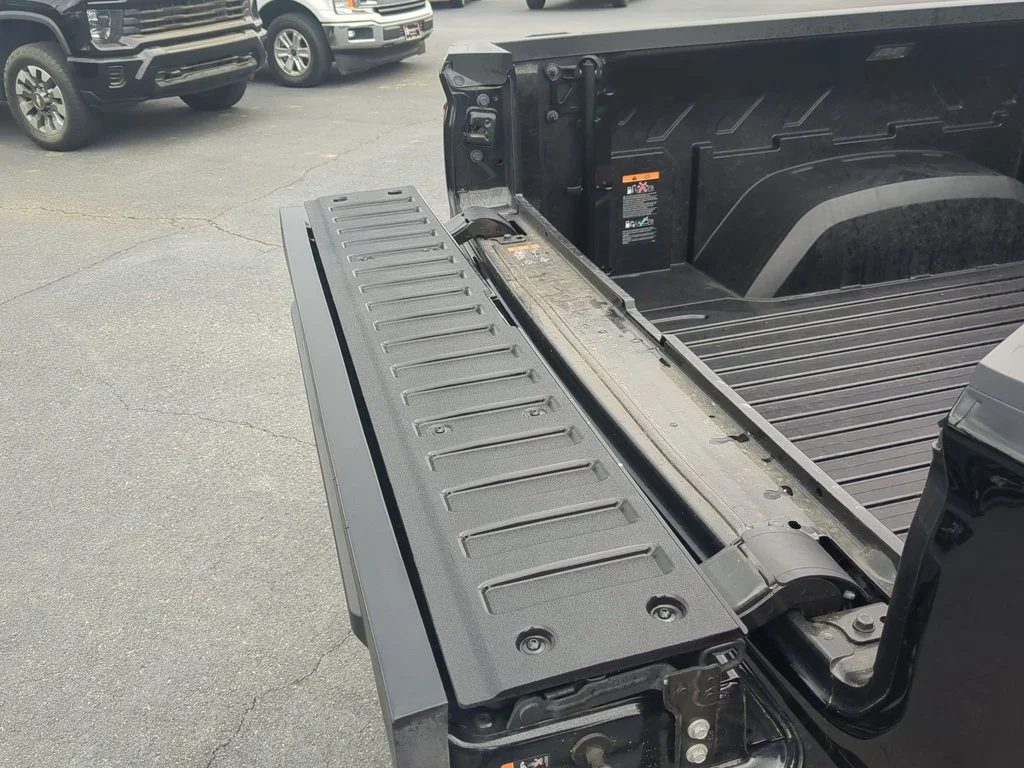 Used 2023 Onyx Black GMC Denali Ultimate image 27