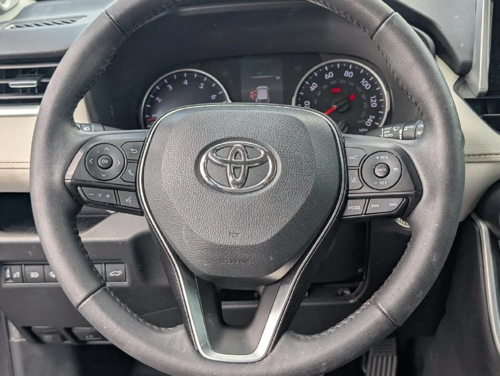 Used 2021 Magnetic Gray Met Toyota XLE Premium image 17