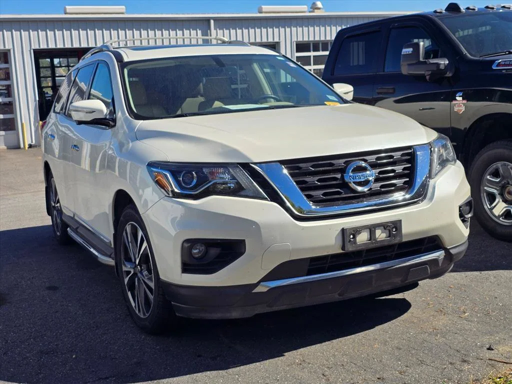 Used 2018 White Nissan Platinum image 11
