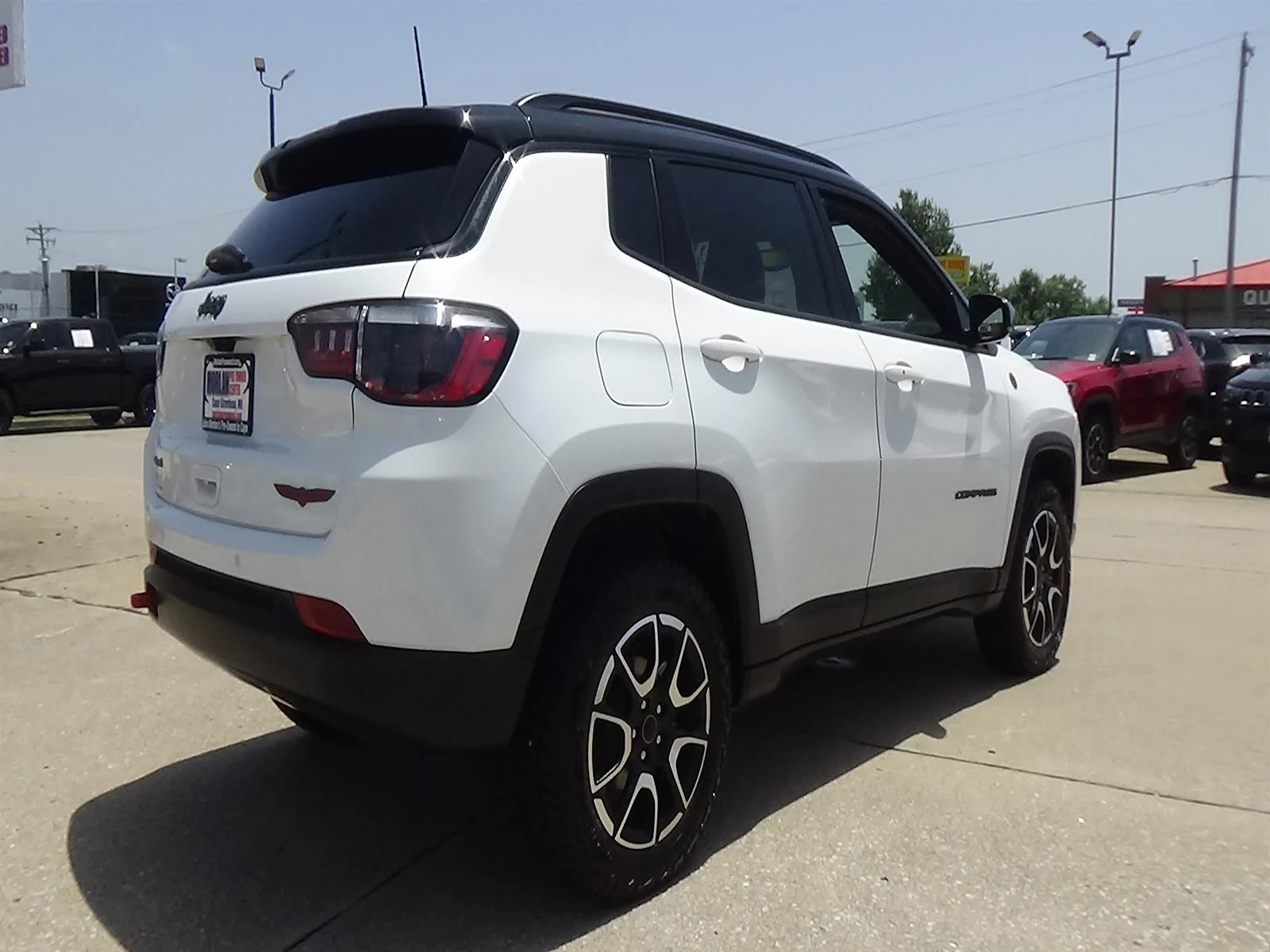Certified Used 2025 Bright White Clear Coat (pw7) Jeep Trailhawk image 6