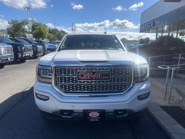 Used 2018 White GMC Denali image 2