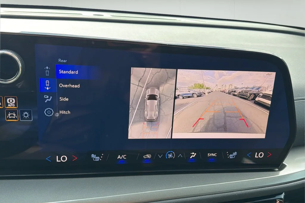 New 2027 Summit White Chevrolet LT image 27