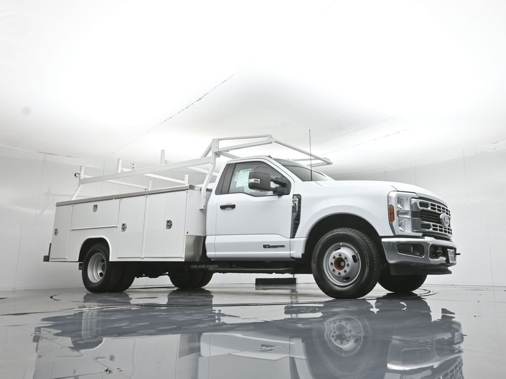 New 2025 Oxford White Ford XL image 3