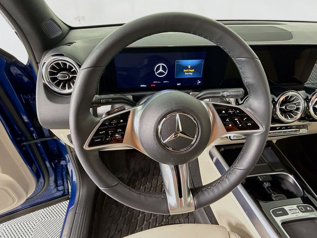 Used 2025 Blue Mercedes-Benz GLB 250 image 12