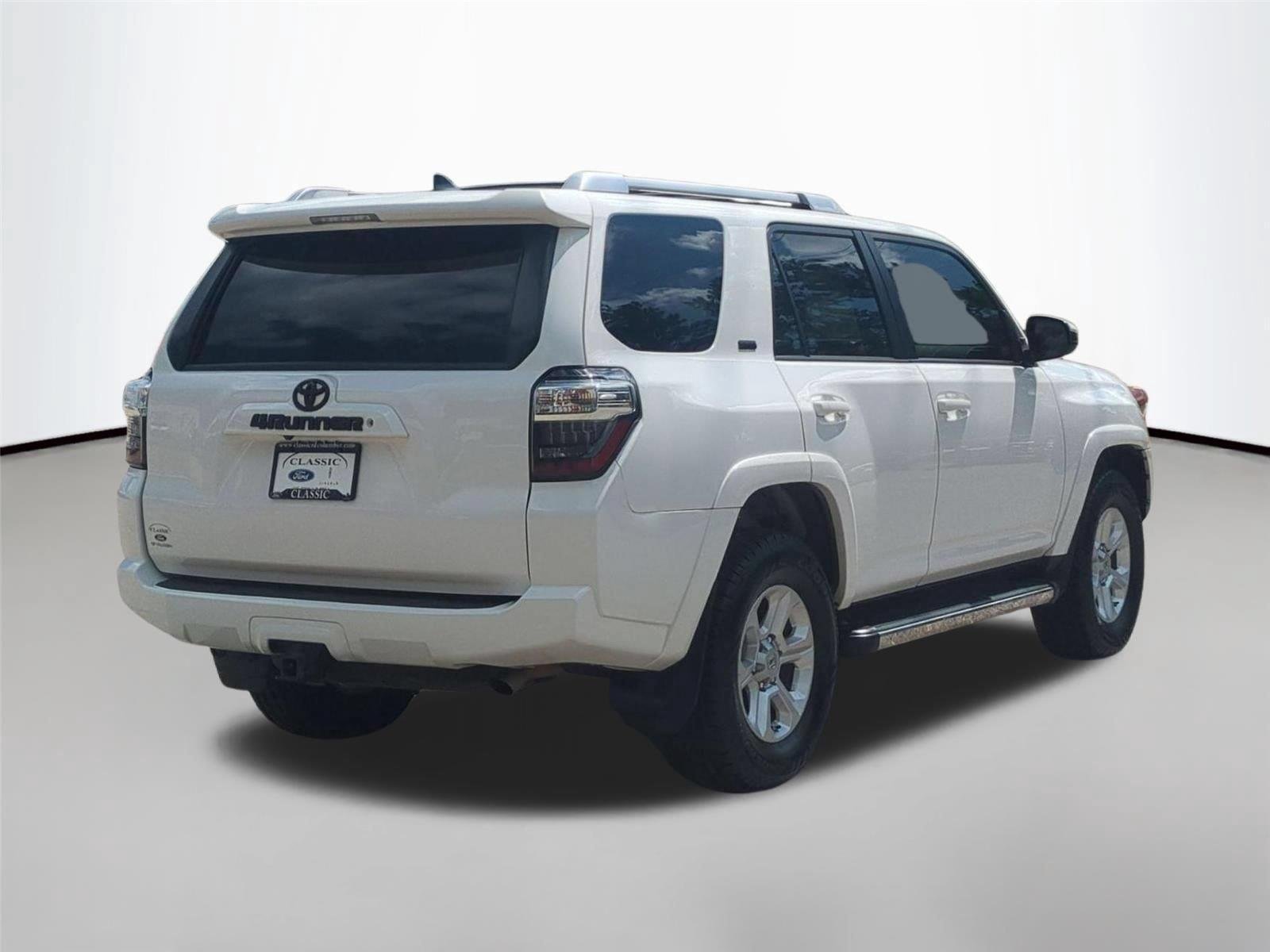 Used 2017 Super White Toyota SR5 image 5