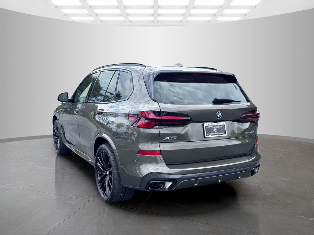 New 2026 Manhattan Green Metallic BMW sDrive40i image 4