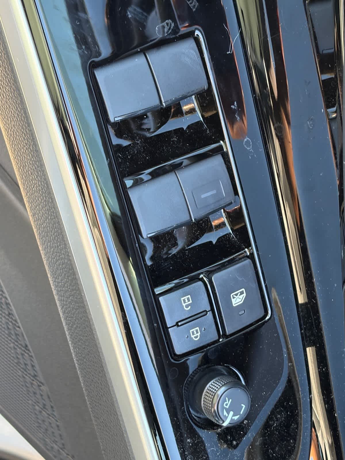 Used 2025 Wind Chill Pearl Toyota XLE image 6