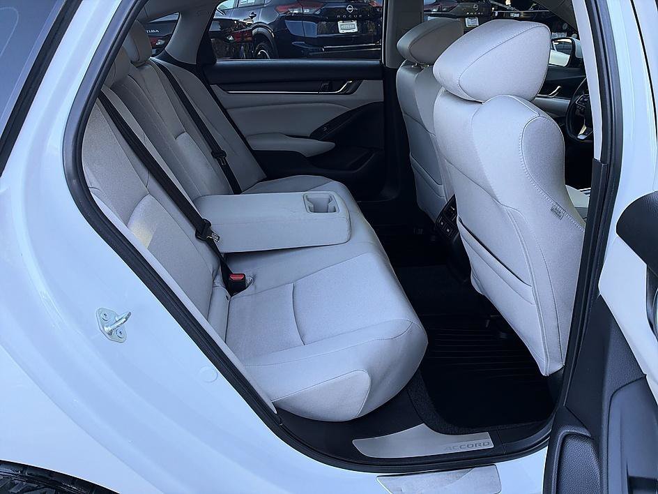 Used 2021 Platinum White Pearl Honda EX image 3