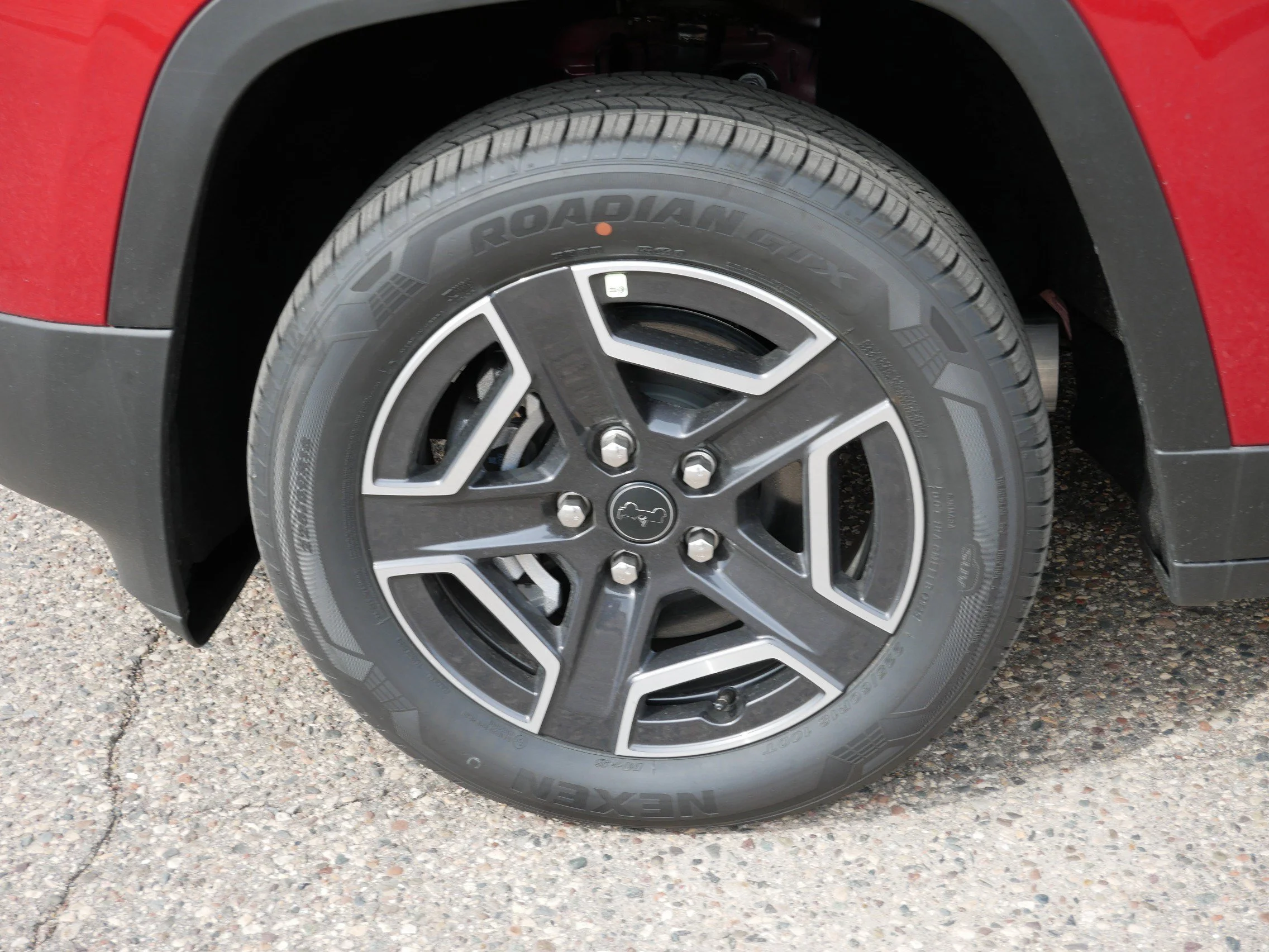 New 2026 Red Hot Pearl-Coat Exterior Paint Jeep Laredo image 5