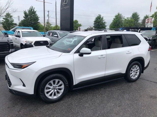 Certified Used 2024 WIND CHILL PEARL Toyota  image 37