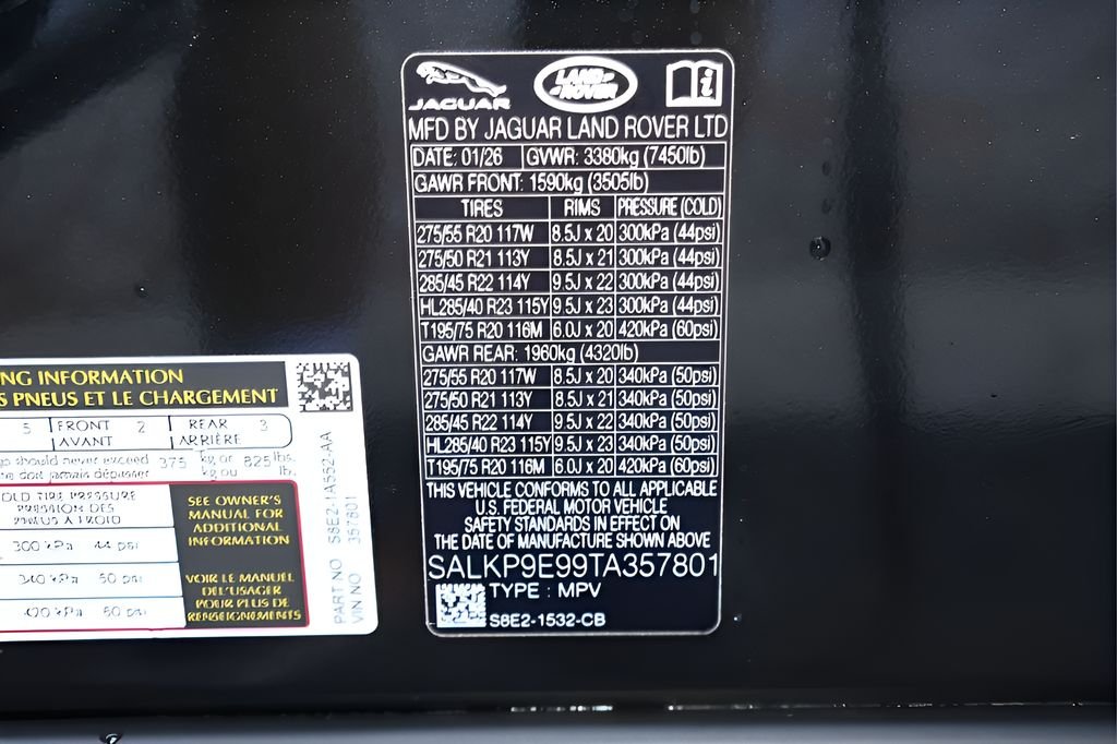 New 2026 Santorini Black Land Rover SE image 27