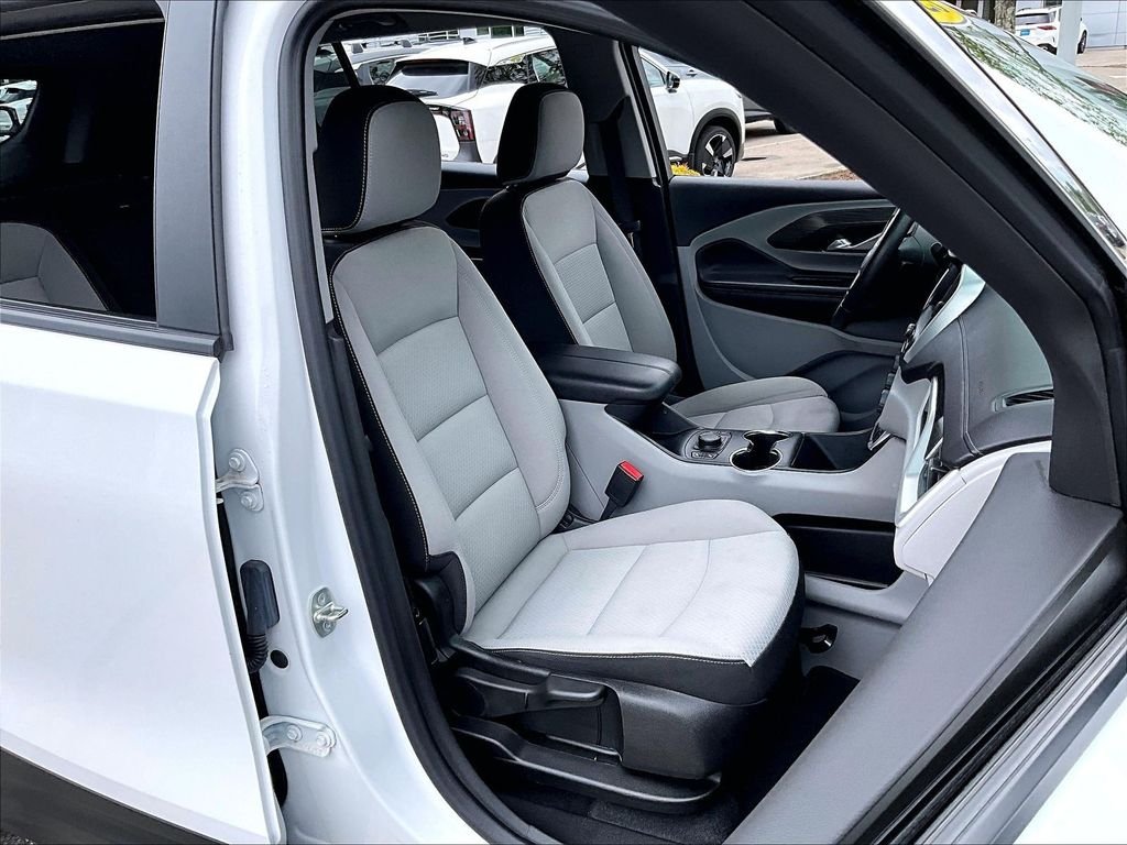 Used 2023 White GMC SLE image 11