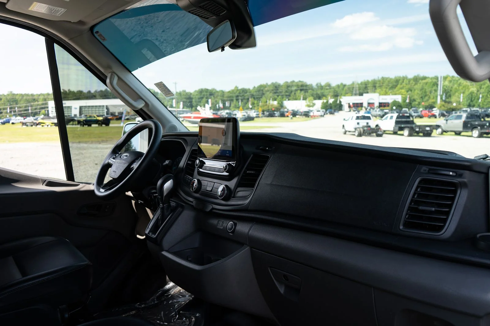 Used 2020 White Ford XL image 23