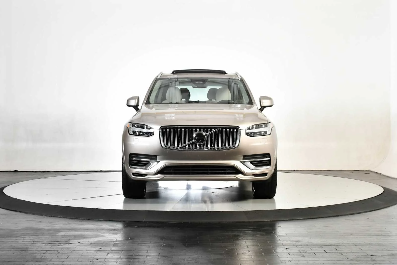 Used 2025 Bright Dusk Metallic Volvo Ultra image 9