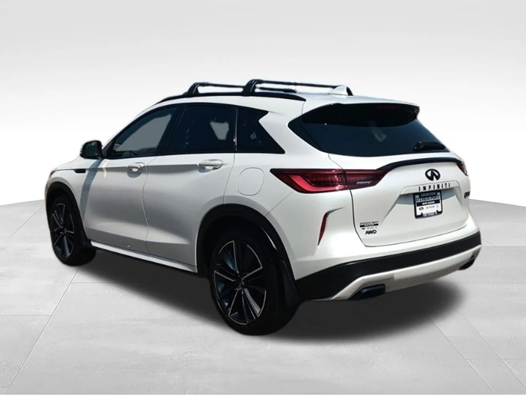 Used 2025 Radiant White INFINITI SPORT image 4