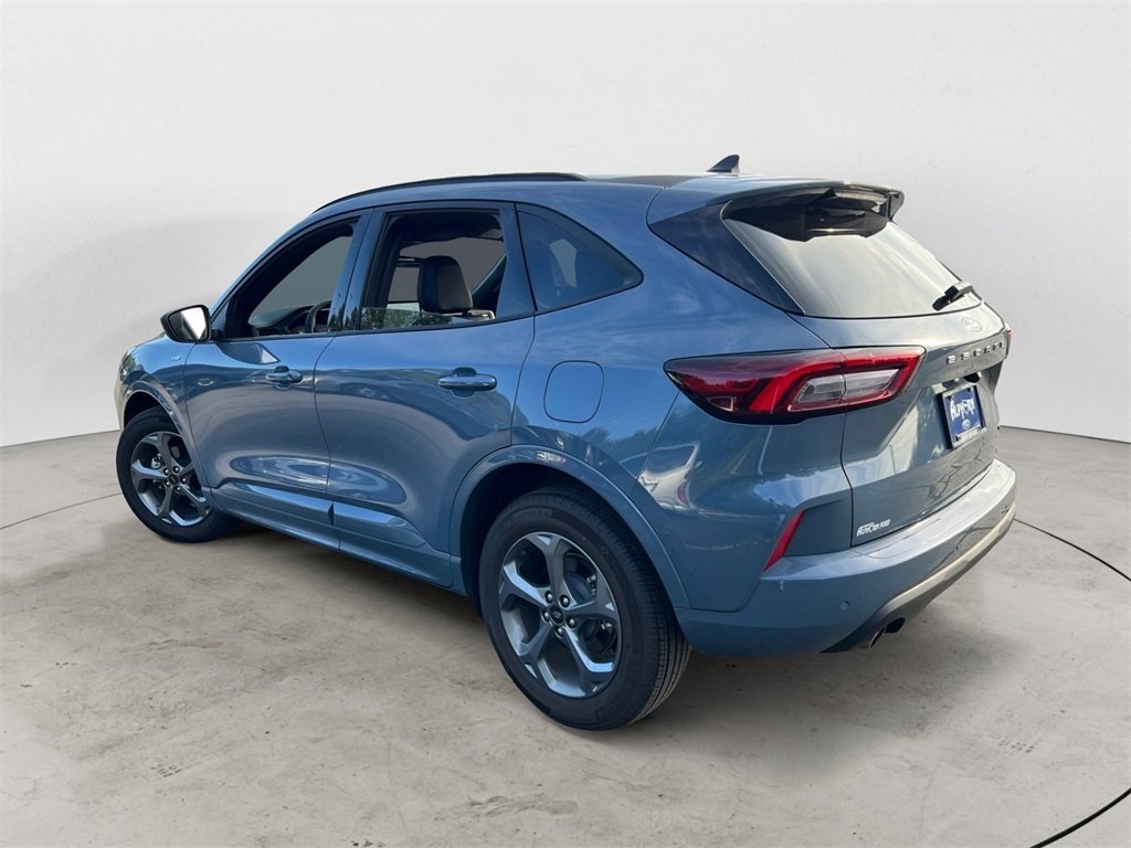 2024 Ford Escape ST-Line photo 2
