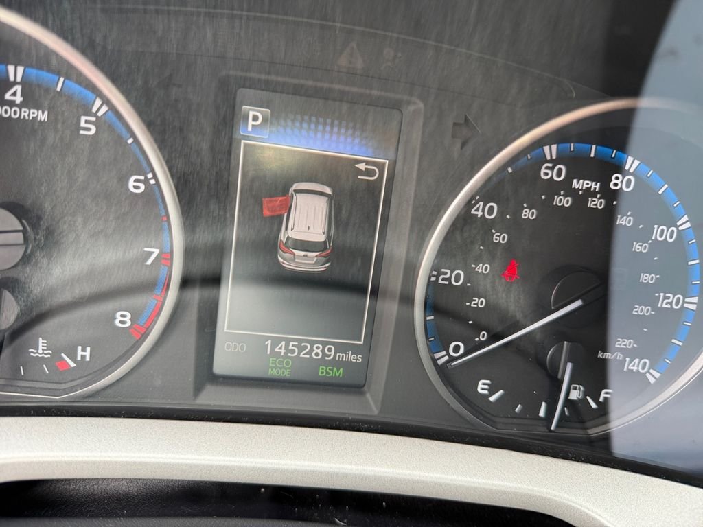 Used 2018 Gray Toyota XLE image 10