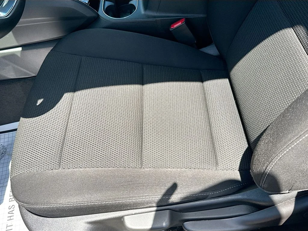 Used 2023 Silver GMC Elevation image 21