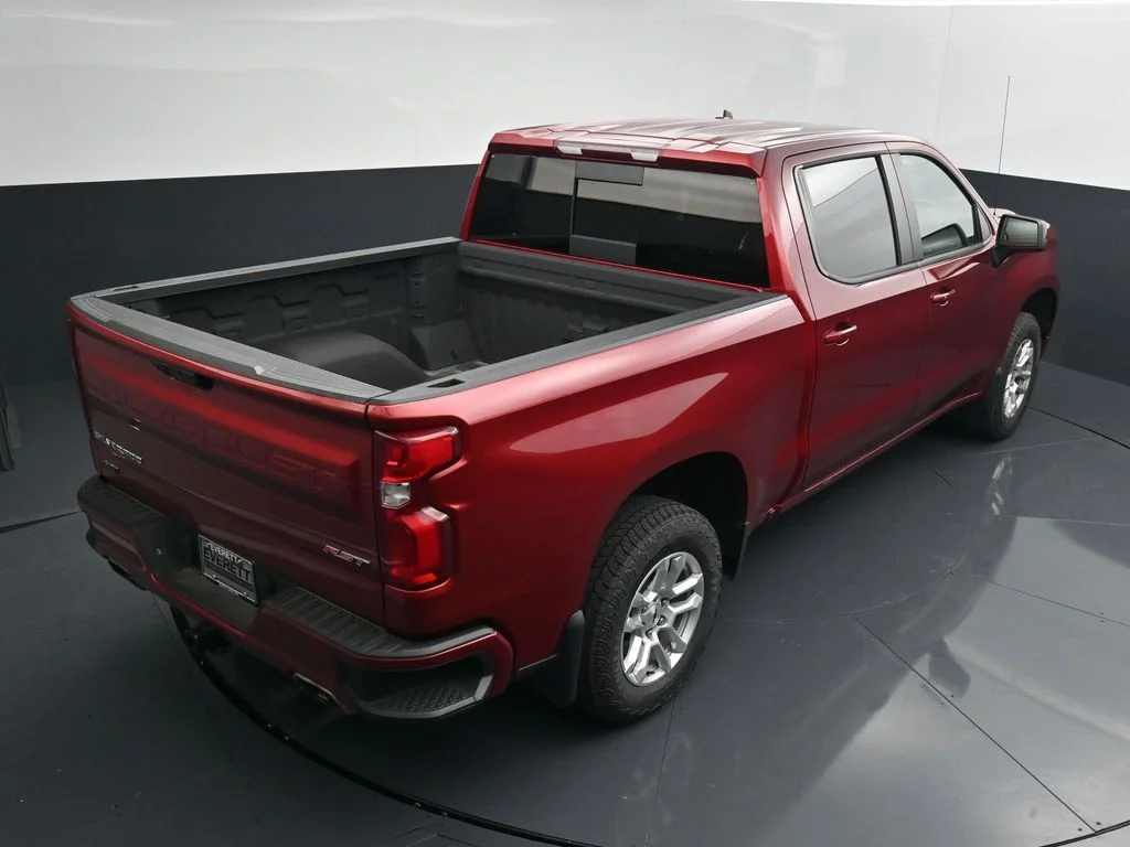Used 2023 Red Chevrolet RST image 25