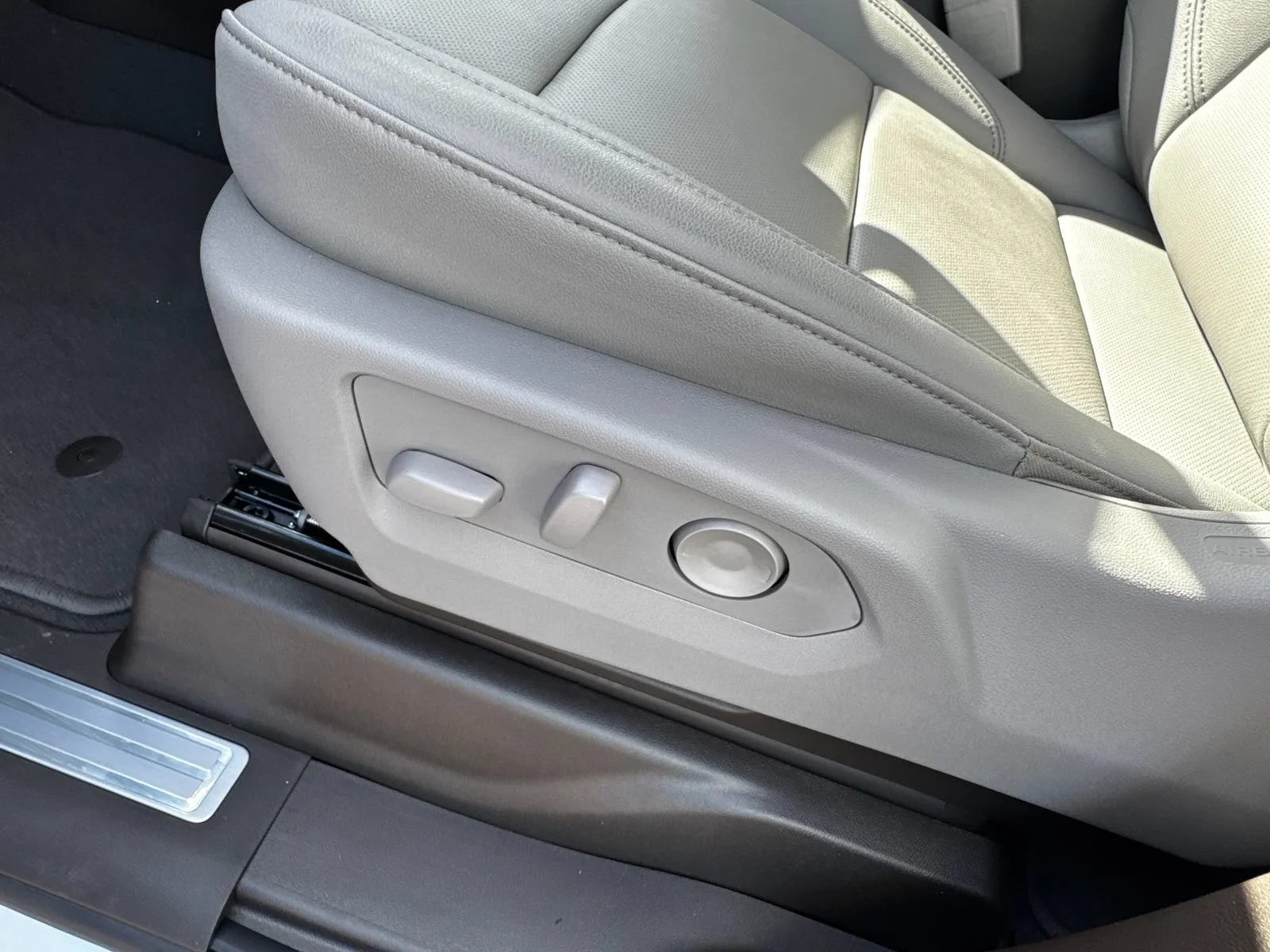 2026 GMC Sierra 1500 SLT - Photo 14