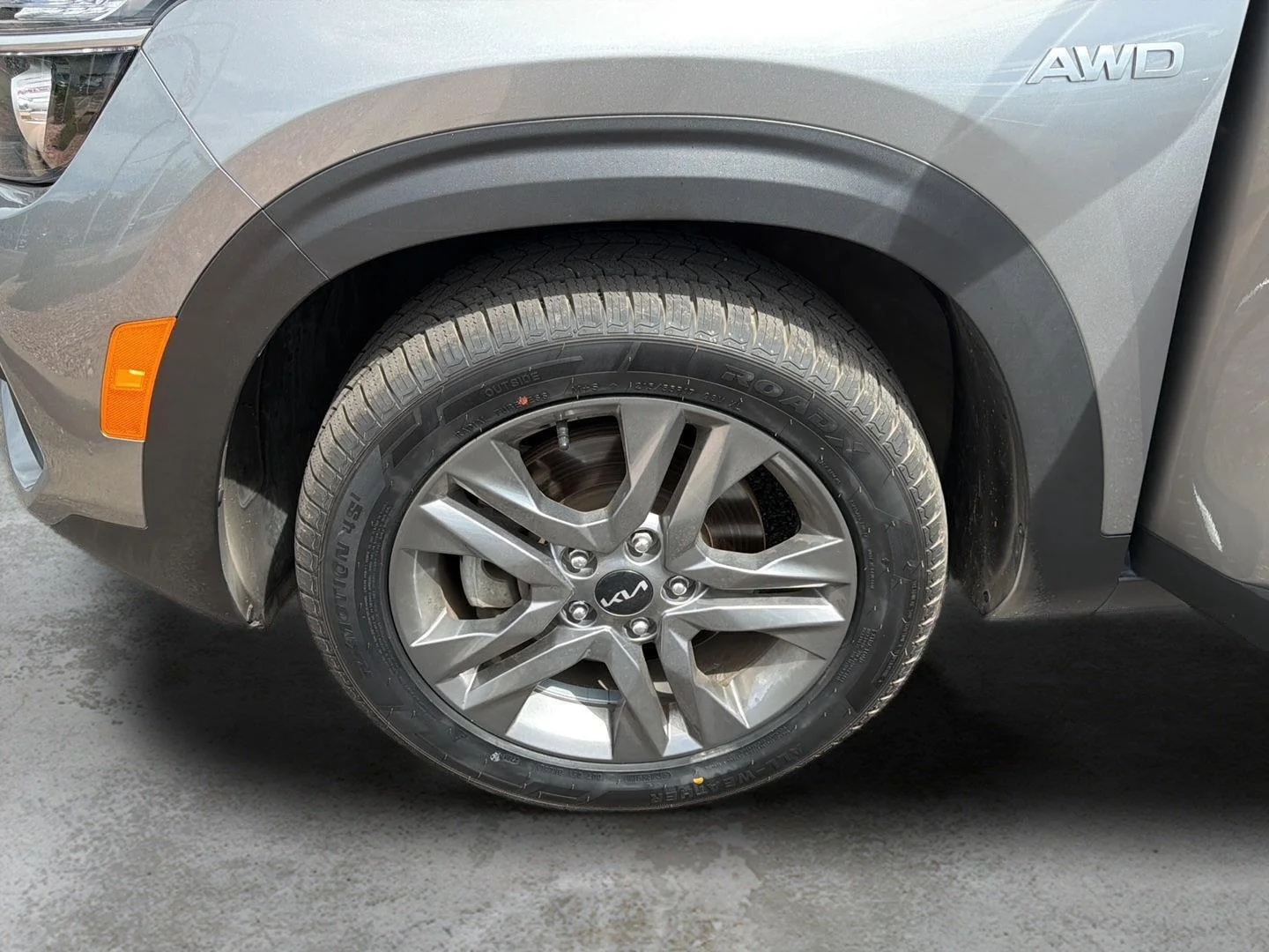 Used 2023 Steel Gray Kia LX image 10