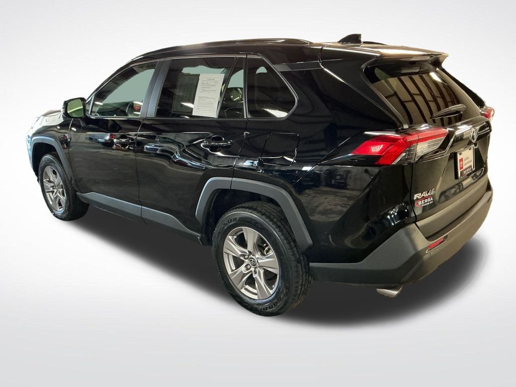 Used 2025  Toyota XLE image 3