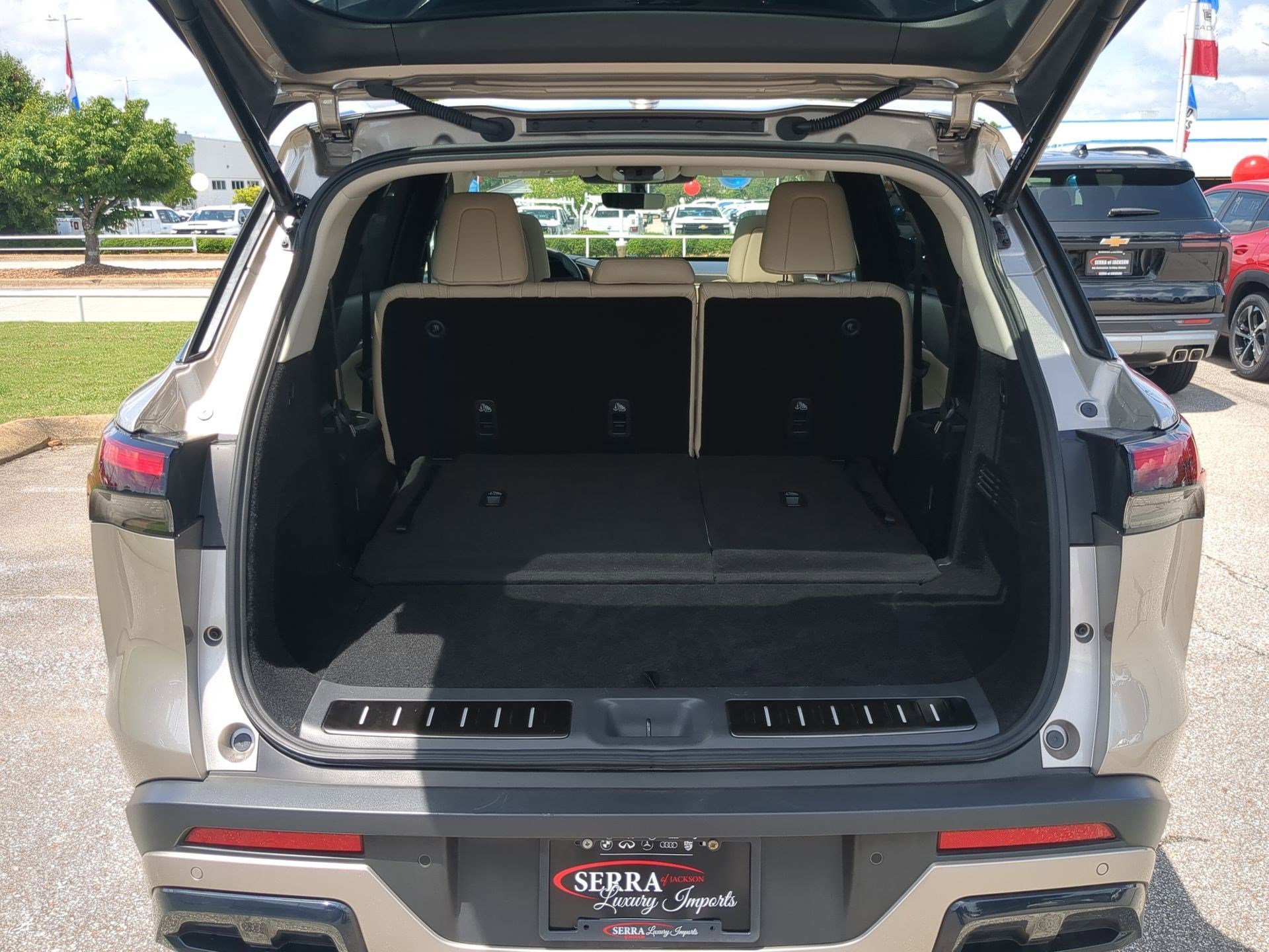 Used 2025 Warm Titanium INFINITI LUXE image 24