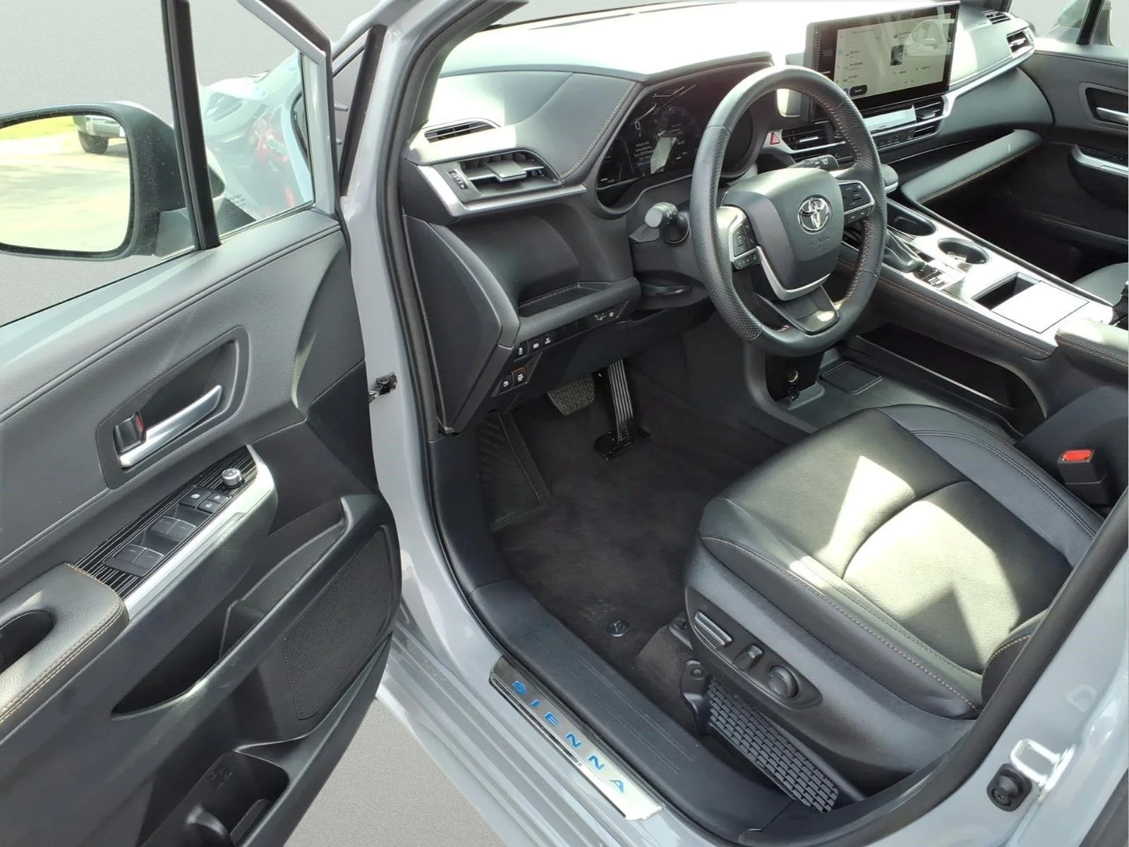 Certified Used 2025  Toyota Woodland Edition image 10