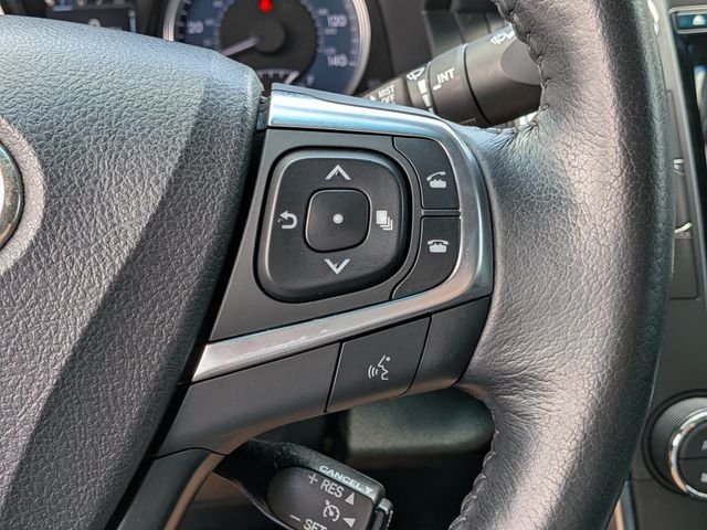 Used 2015 Silver Toyota XLE image 24