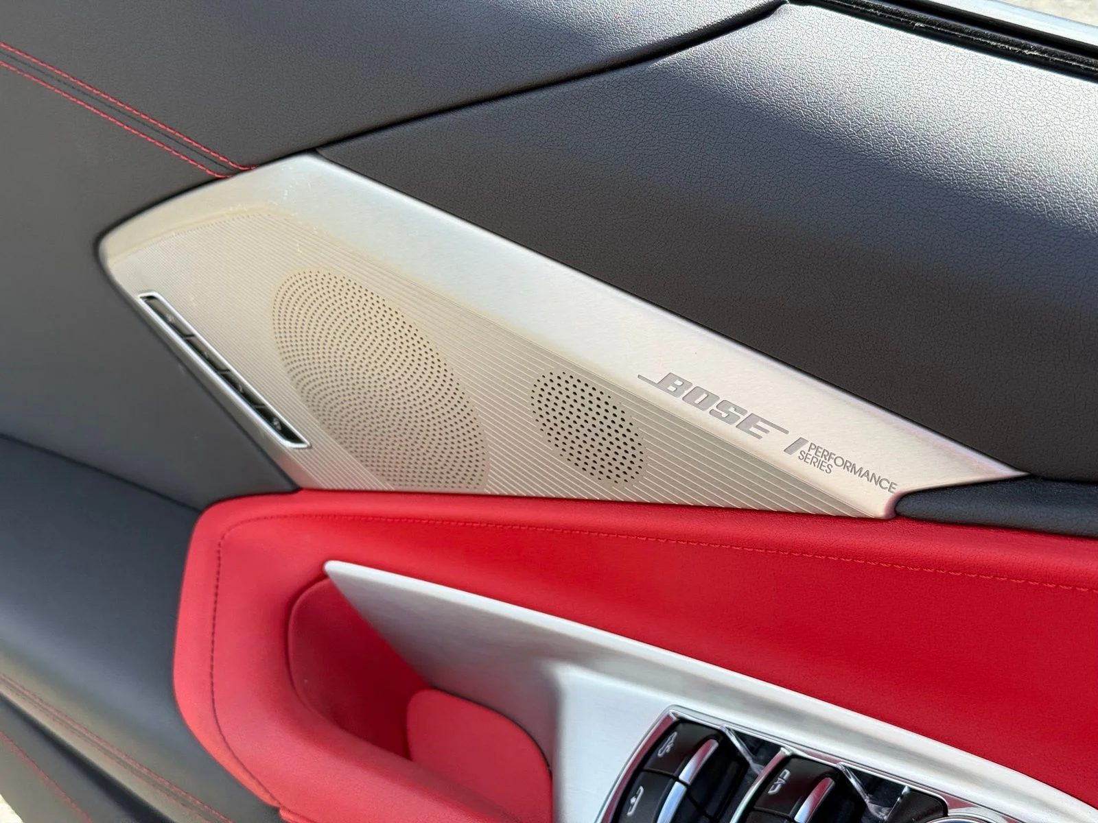 Used 2023 White Chevrolet Stingray image 19