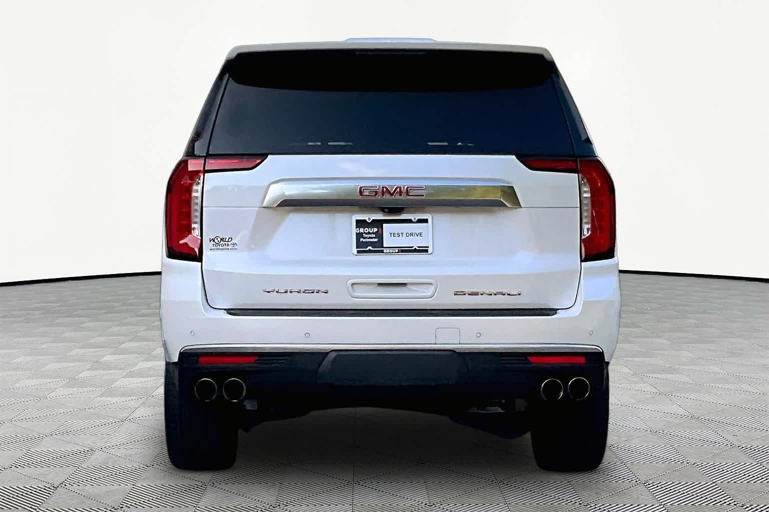 Used 2022 White Frost Tricoat GMC Denali image 5