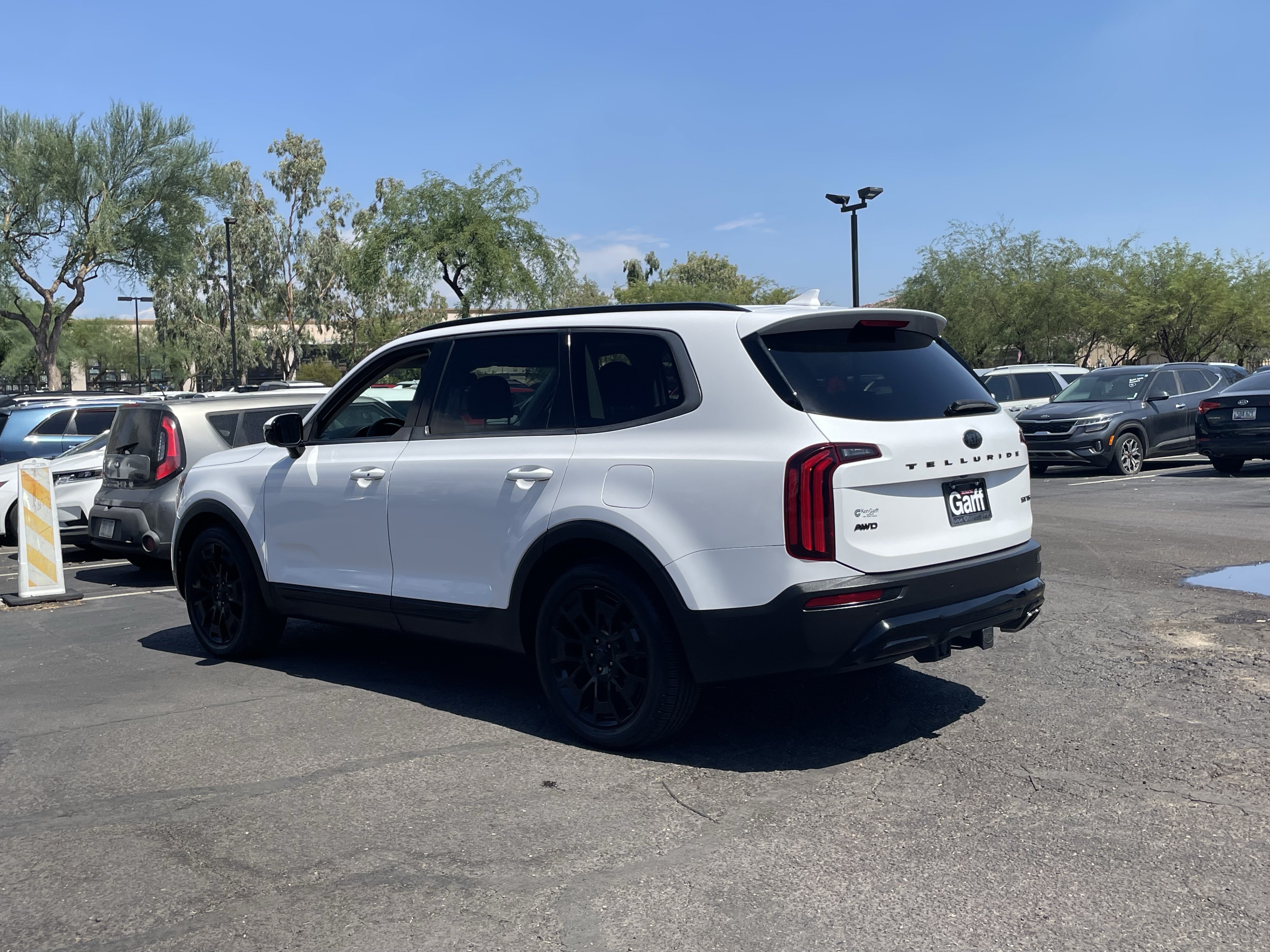 Used 2021 Glacial White Pearl Kia SX image 4