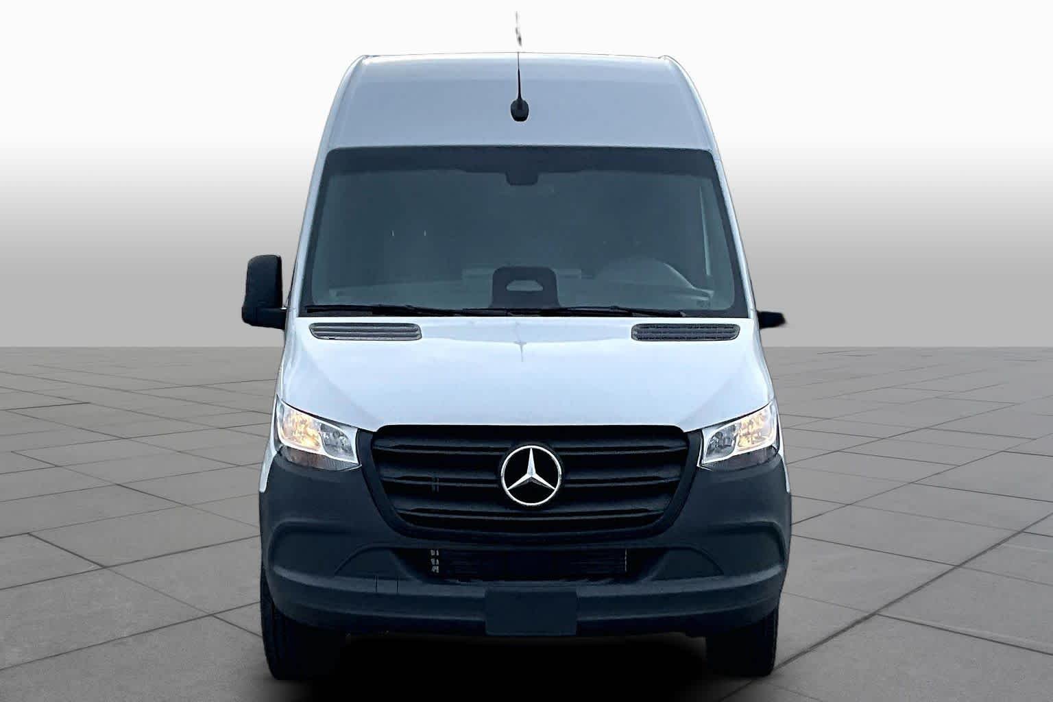New 2026 Arctic White Mercedes-Benz Worker image 3