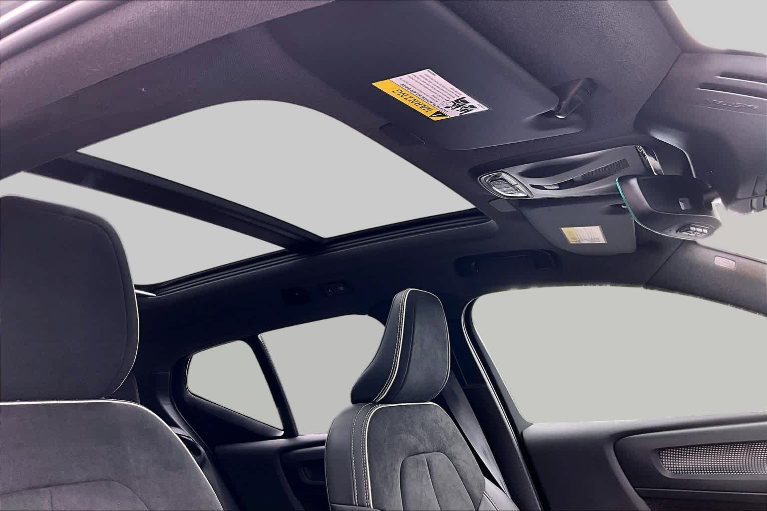 Used 2021 Thunder Grey Metallic Volvo R-Design image 14