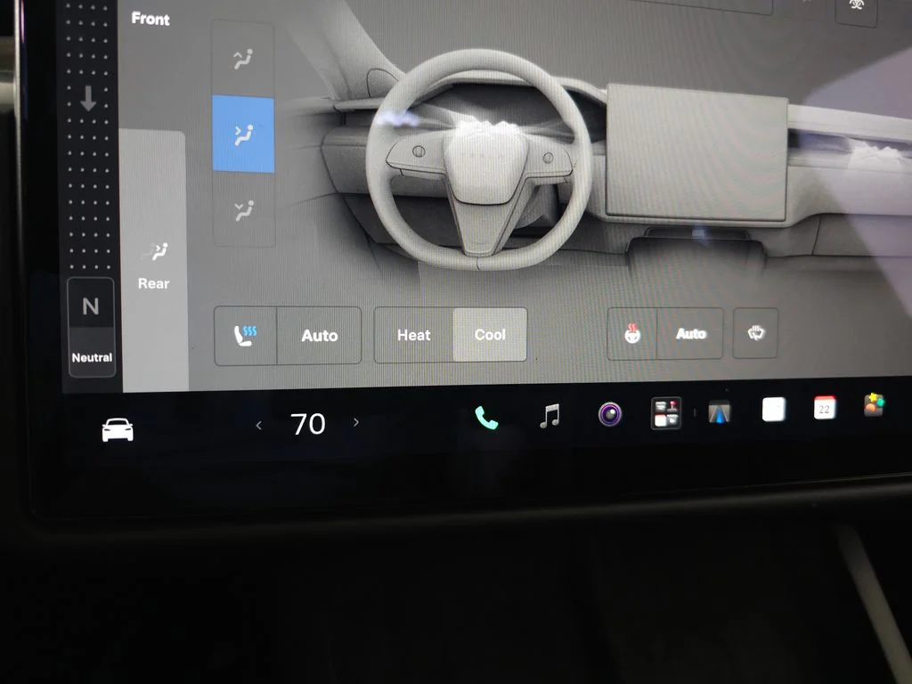 Used 2023  Tesla Standard Range image 29