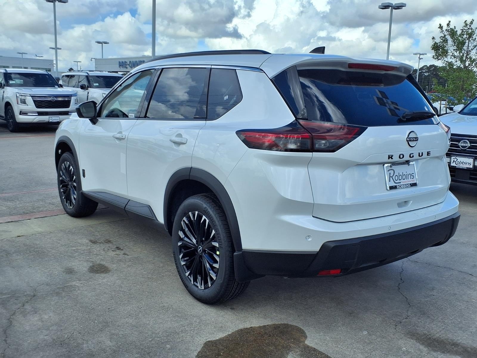 New 2026 Everest White Pearl TriCoat Nissan Dark Armor™ image 4
