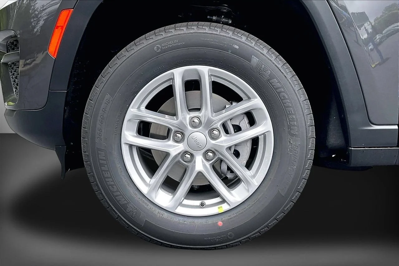 New 2026 Baltic Gray Metallic Clearcoat Jeep Laredo image 26