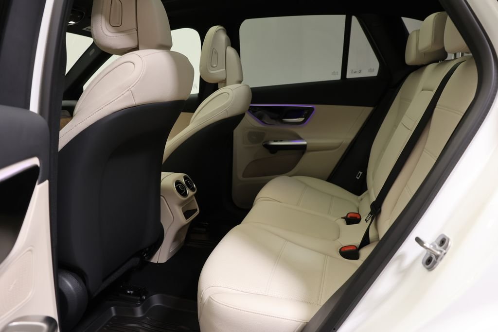 Used 2027 Polar White Mercedes-Benz GLC 300 image 42