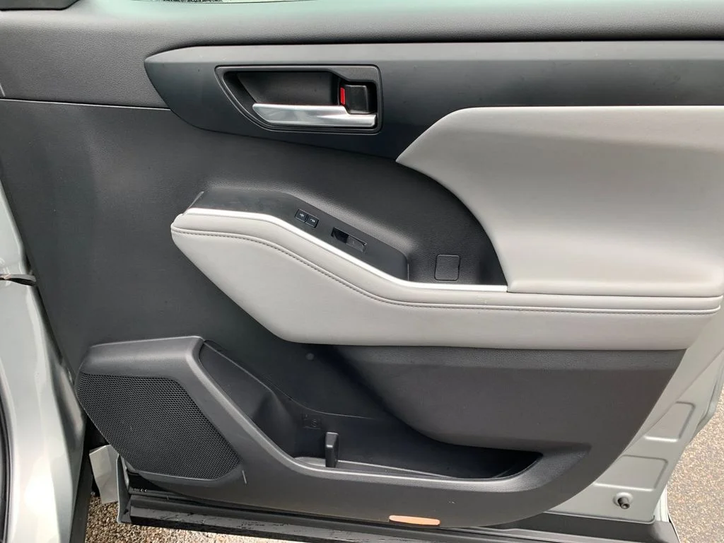 Used 2023 Silver Toyota XLE image 20