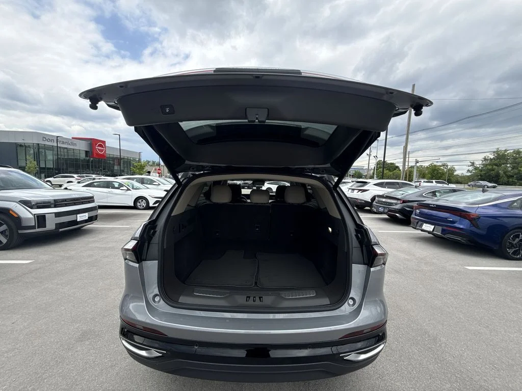 Used 2025 Gray Lincoln Premiere image 22