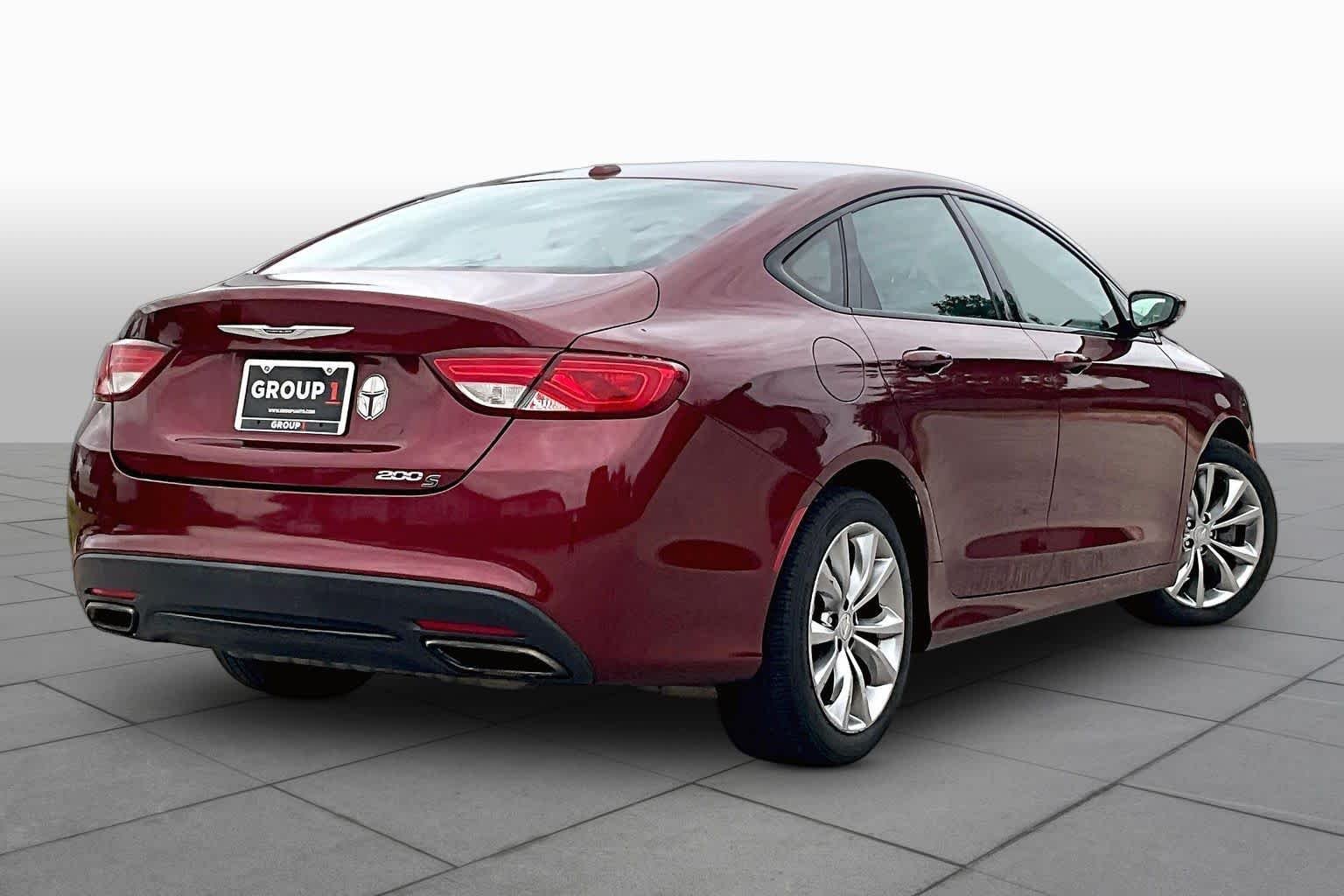 Used 2015 Velvet Red Pearlcoat Chrysler S image 13
